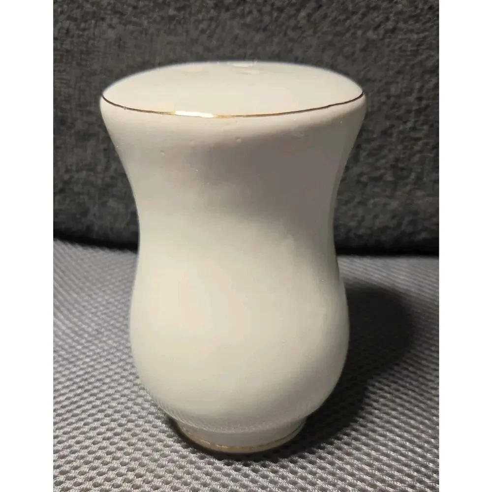 Vntg Porcelain Victorian Rose Salt & Pepper Shakers With Napkin Holder